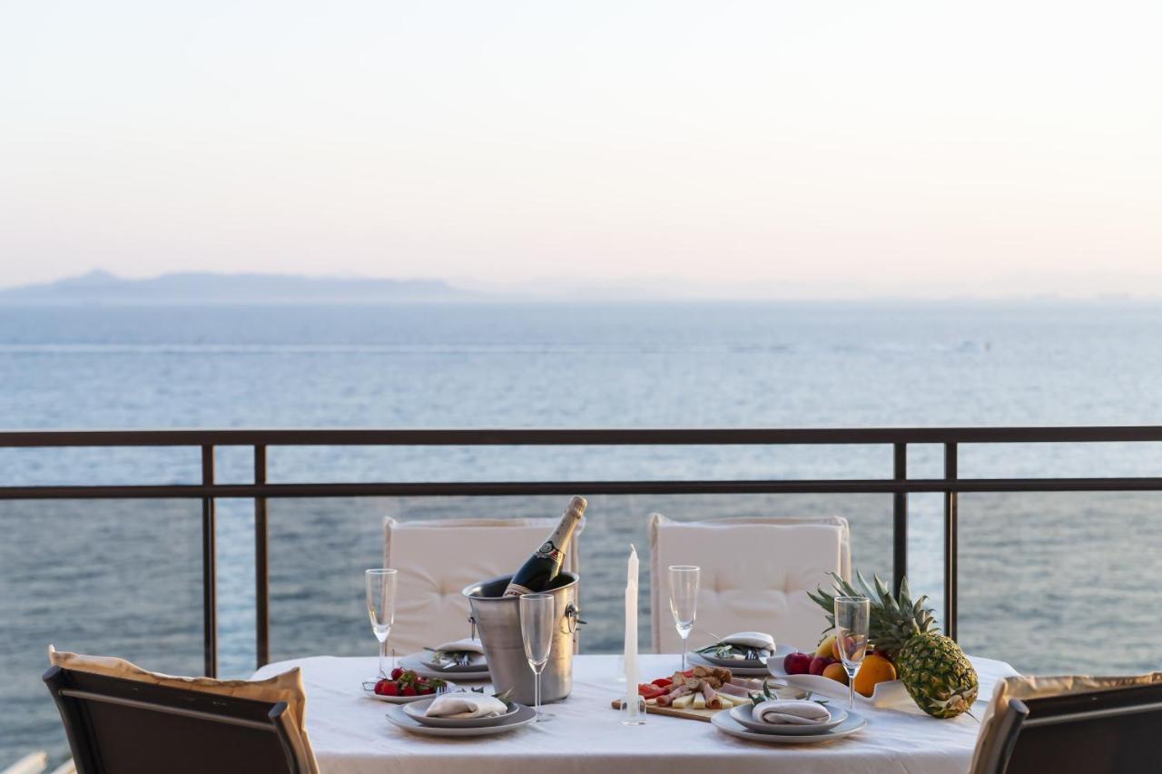 Blue Dreams - Spectacular Sea View Apartment In Atena Exterior foto